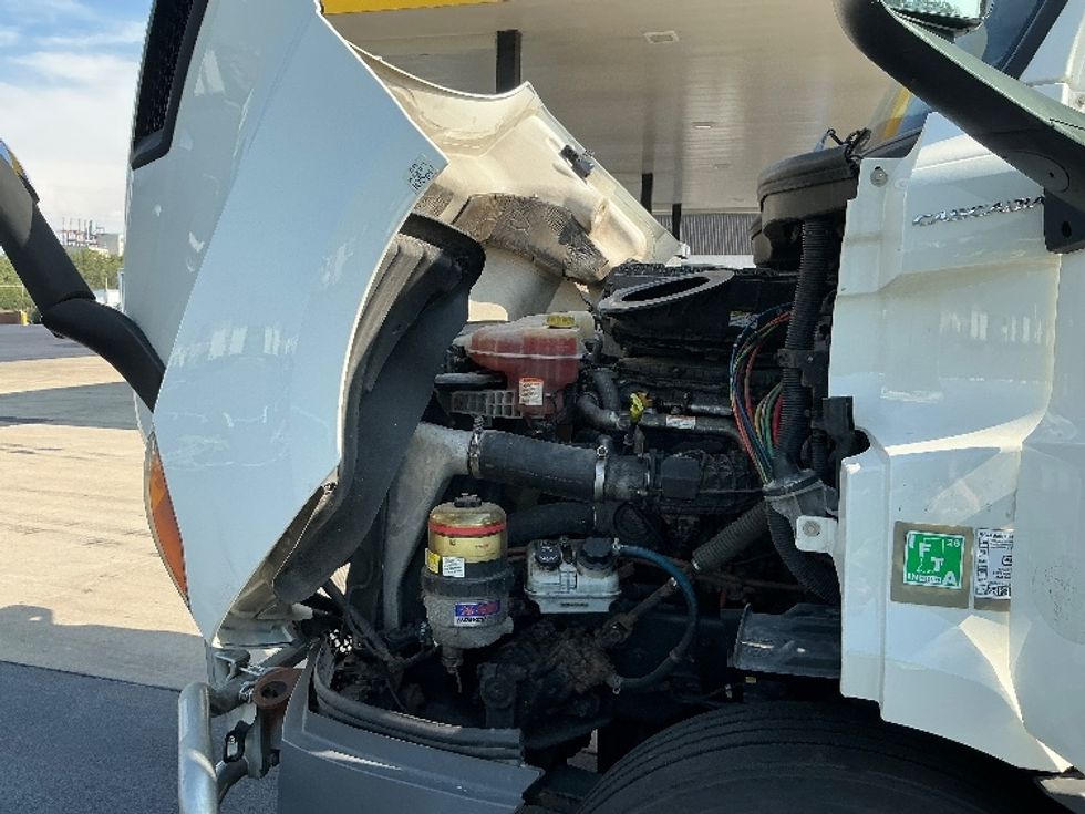 Day Cab Tractor-Heavy Duty Tractors-Freightliner-2019-T11664ST-Melrose Park-IL-768,693\n\t\tmiles-$ 23,000 - Image 16