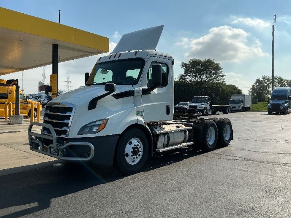 Day Cab Tractor-Heavy Duty Tractors-Freightliner-2019-T11664ST-Melrose Park-IL-768,693\n\t\tmiles-$ 23,000 - Image 3