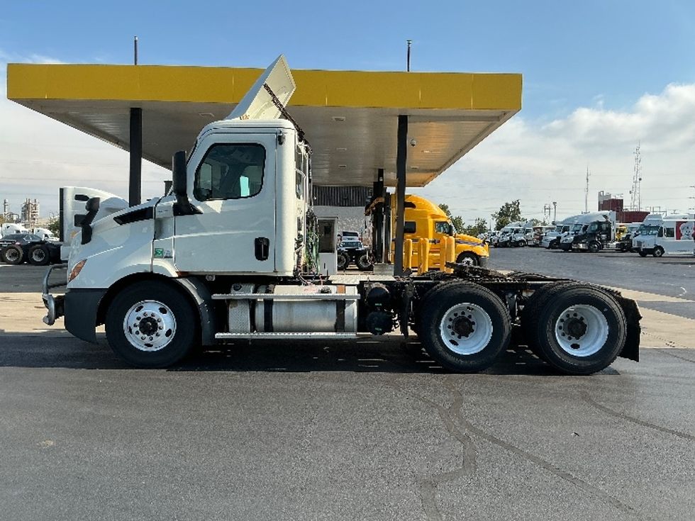 Day Cab Tractor-Heavy Duty Tractors-Freightliner-2019-T11664ST-Melrose Park-IL-768,693\n\t\tmiles-$ 23,000 - Image 4