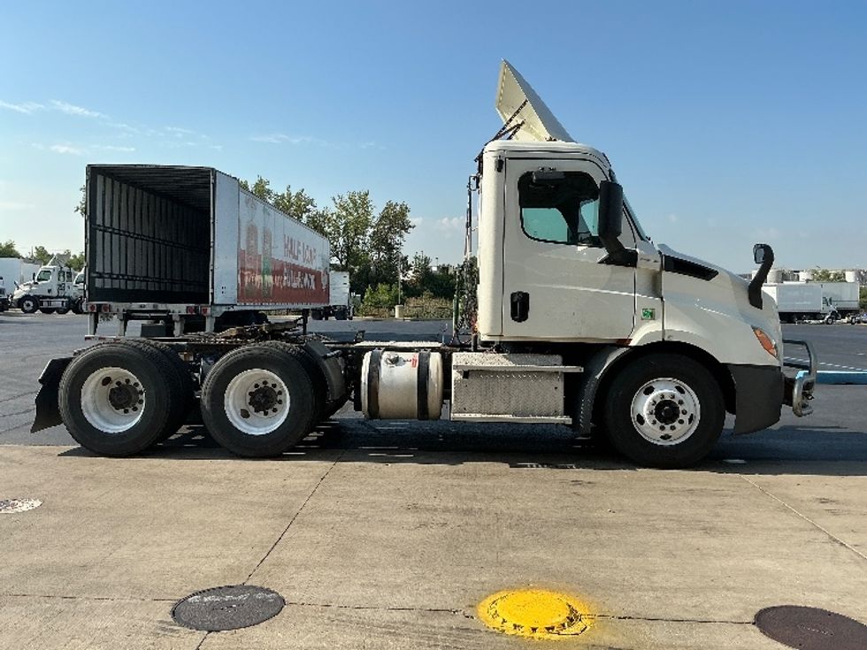 Day Cab Tractor-Heavy Duty Tractors-Freightliner-2019-T11664ST-Melrose Park-IL-768,693\n\t\tmiles-$ 23,000 - Image 8