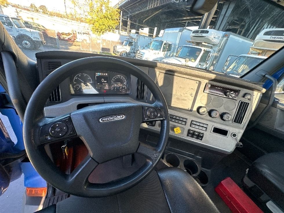 Day Cab Tractor-Heavy Duty Tractors-Freightliner-2019-T11664ST-Monmouth Junction-NJ-162,239\n\t\tmiles-$ 40,500 - Image 11