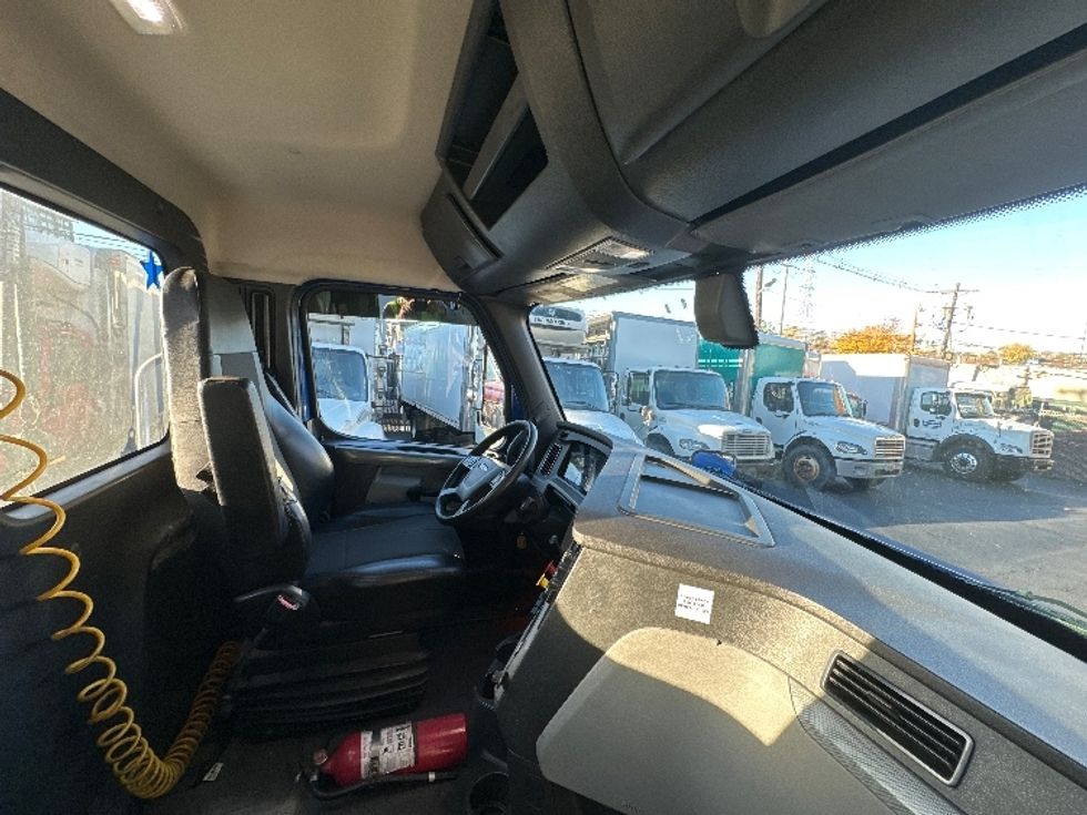 Day Cab Tractor-Heavy Duty Tractors-Freightliner-2019-T11664ST-Monmouth Junction-NJ-162,239\n\t\tmiles-$ 40,500 - Image 14