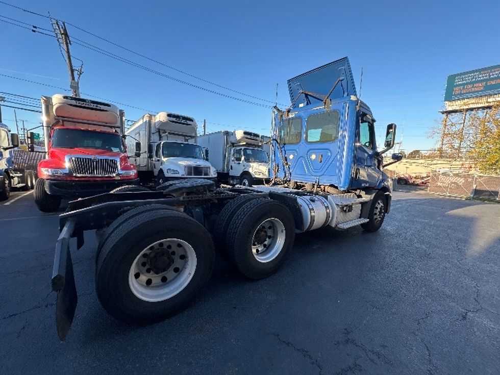 Day Cab Tractor-Heavy Duty Tractors-Freightliner-2019-T11664ST-Monmouth Junction-NJ-162,239\n\t\tmiles-$ 40,500 - Image 7