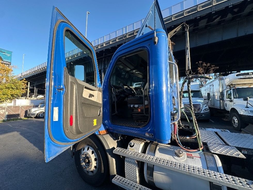 Day Cab Tractor-Heavy Duty Tractors-Freightliner-2019-T11664ST-Monmouth Junction-NJ-162,239\n\t\tmiles-$ 40,500 - Image 9