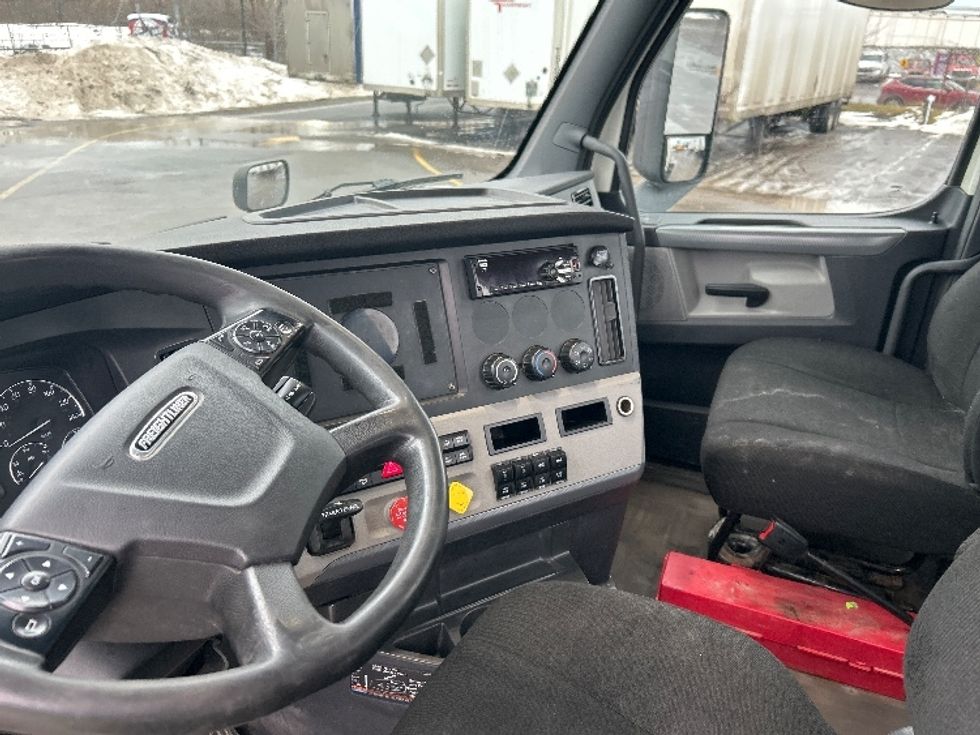 Day Cab Tractor-Heavy Duty Tractors-Freightliner-2019-T11664ST-Montreal-PQ-445,990\n\t\tkm-$ 59,750 - Image 10
