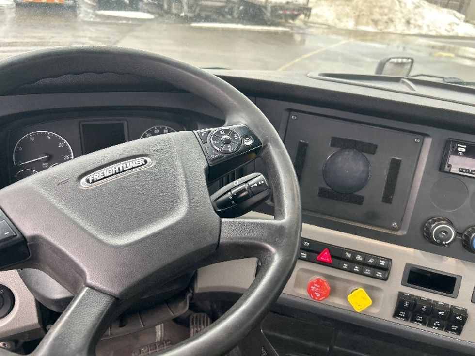 Day Cab Tractor-Heavy Duty Tractors-Freightliner-2019-T11664ST-Montreal-PQ-445,990\n\t\tkm-$ 59,750 - Image 11