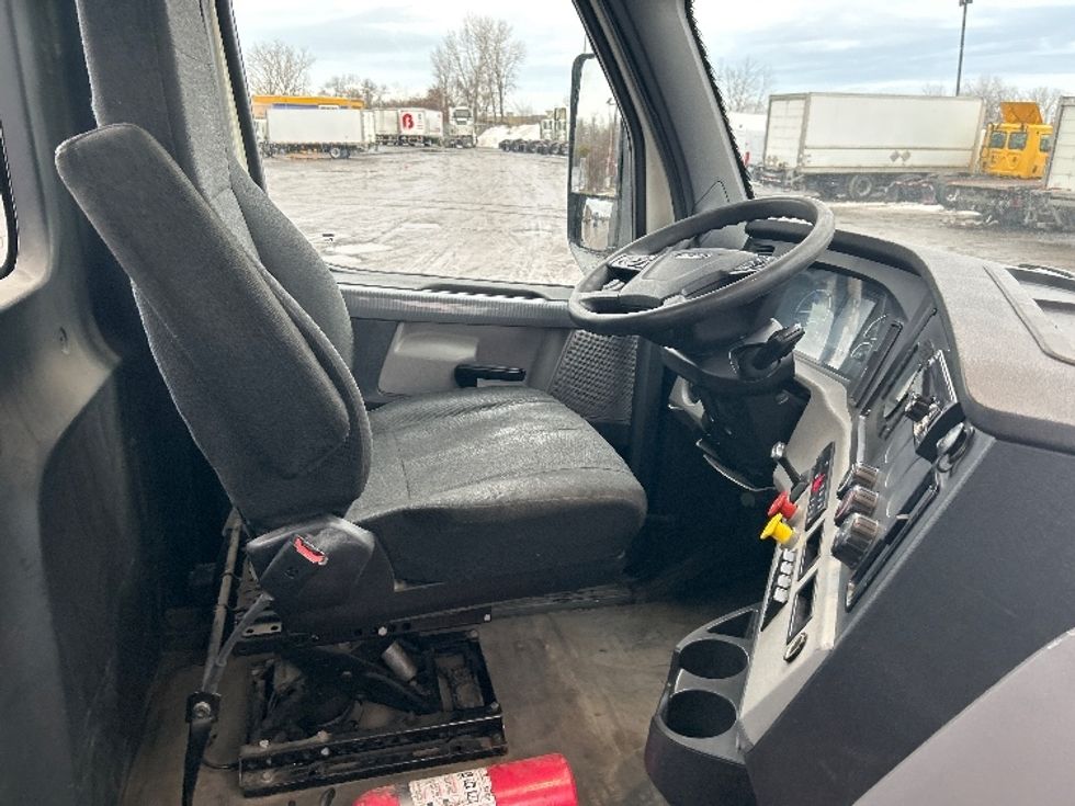 Day Cab Tractor-Heavy Duty Tractors-Freightliner-2019-T11664ST-Montreal-PQ-445,990\n\t\tkm-$ 59,750 - Image 14