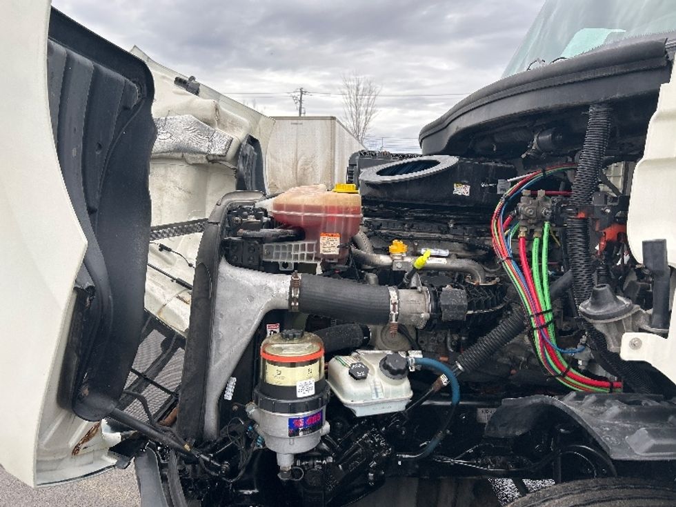 Day Cab Tractor-Heavy Duty Tractors-Freightliner-2019-T11664ST-Montreal-PQ-445,990\n\t\tkm-$ 59,750 - Image 16