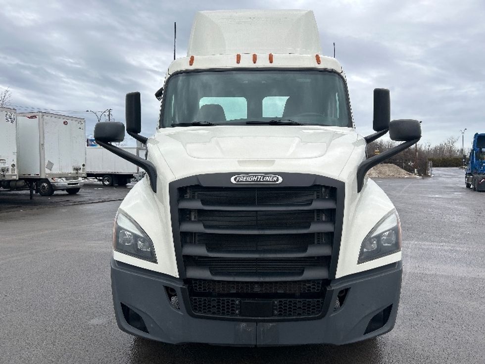 Day Cab Tractor-Heavy Duty Tractors-Freightliner-2019-T11664ST-Montreal-PQ-445,990\n\t\tkm-$ 59,750 - Image 2