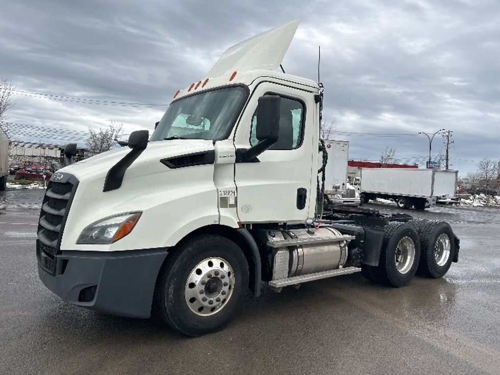 Day Cab Tractor-Heavy Duty Tractors-Freightliner-2019-T11664ST-Montreal-PQ-445,990\n\t\tkm-$ 59,750 - Image 3