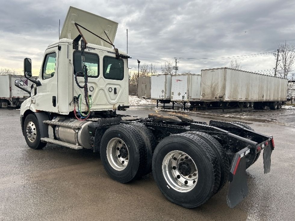 Day Cab Tractor-Heavy Duty Tractors-Freightliner-2019-T11664ST-Montreal-PQ-445,990\n\t\tkm-$ 59,750 - Image 5