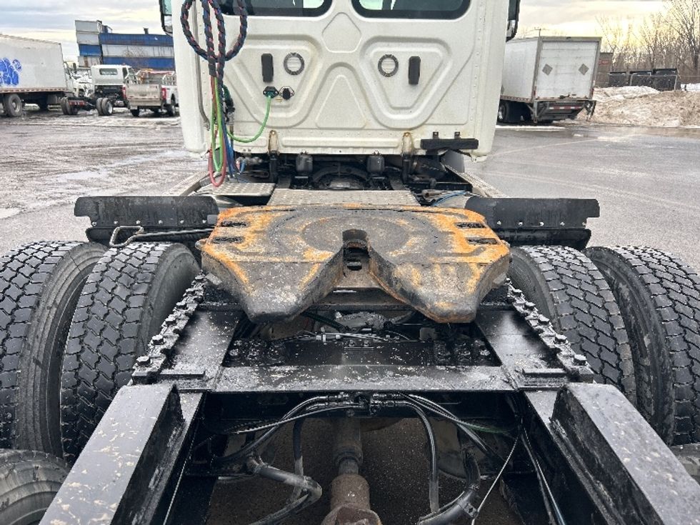 Day Cab Tractor-Heavy Duty Tractors-Freightliner-2019-T11664ST-Montreal-PQ-445,990\n\t\tkm-$ 59,750 - Image 6