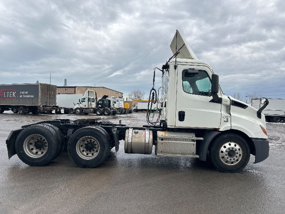 Day Cab Tractor-Heavy Duty Tractors-Freightliner-2019-T11664ST-Montreal-PQ-445,990\n\t\tkm-$ 59,750 - Image 8