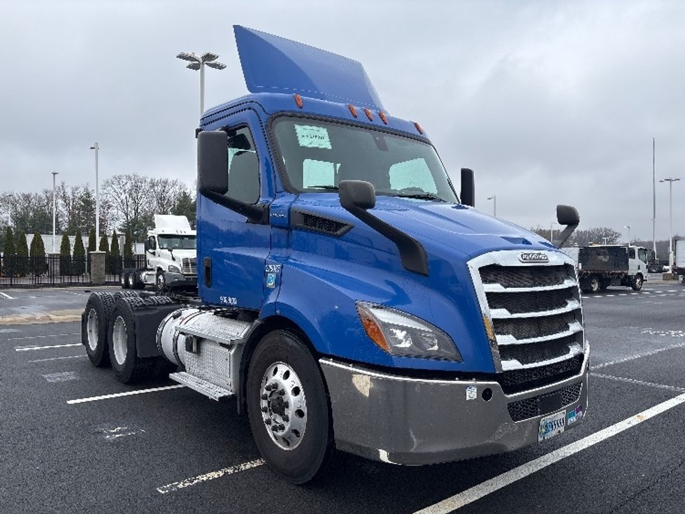 Day Cab Tractor-Heavy Duty Tractors-Freightliner-2019-T11664ST-North Bergen-NJ-125,000\n\t\tmiles-$ 53,750 - Image 1