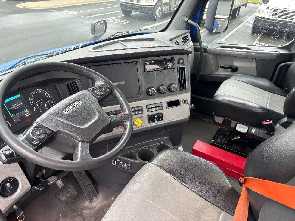 Day Cab Tractor-Heavy Duty Tractors-Freightliner-2019-T11664ST-North Bergen-NJ-125,000\n\t\tmiles-$ 53,750 - Image 10