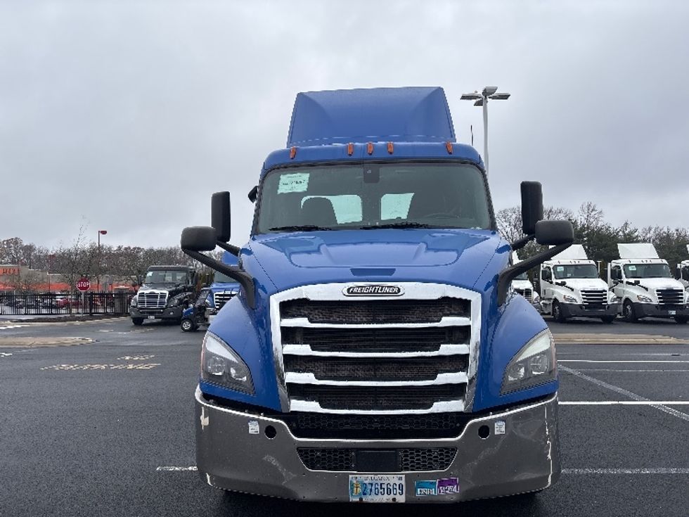 Day Cab Tractor-Heavy Duty Tractors-Freightliner-2019-T11664ST-North Bergen-NJ-125,000\n\t\tmiles-$ 53,750 - Image 2