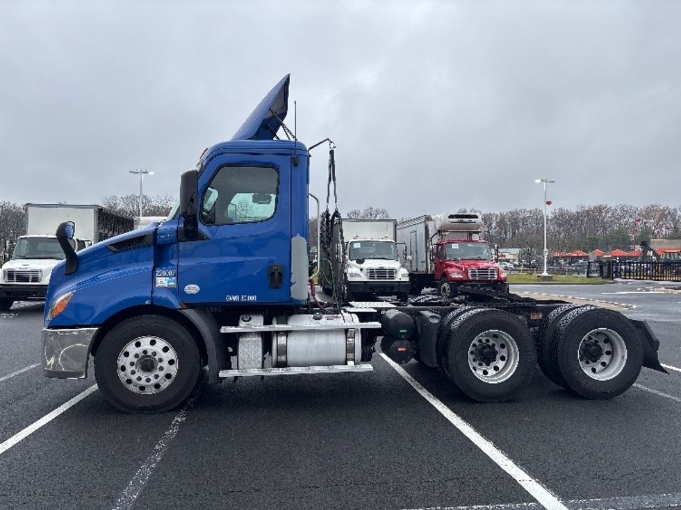 Day Cab Tractor-Heavy Duty Tractors-Freightliner-2019-T11664ST-North Bergen-NJ-125,000\n\t\tmiles-$ 53,750 - Image 4
