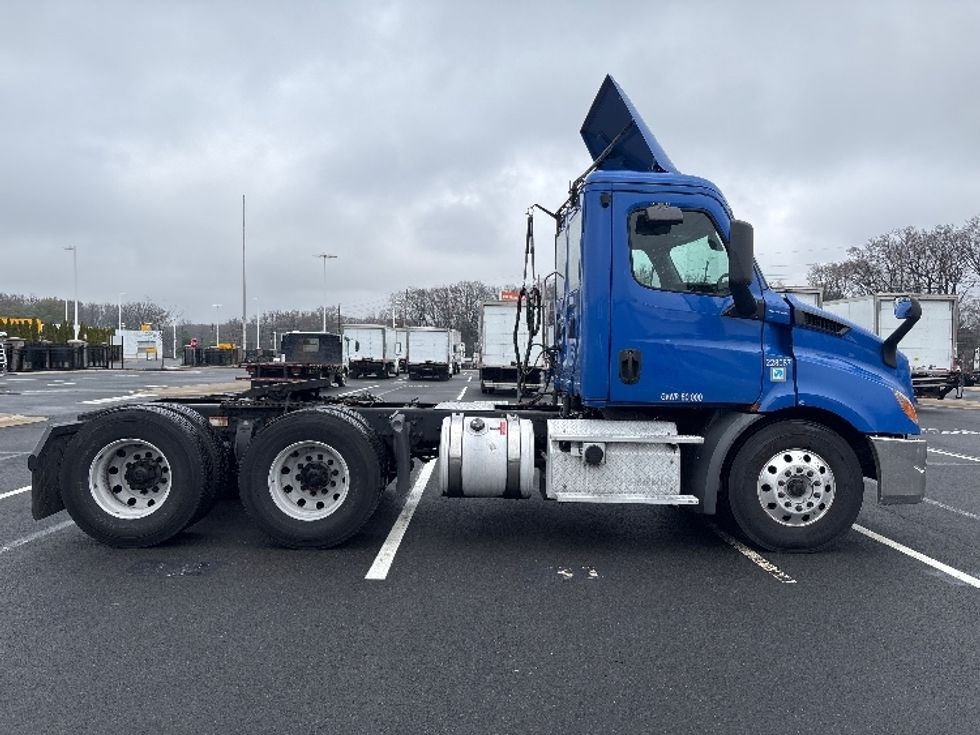 Day Cab Tractor-Heavy Duty Tractors-Freightliner-2019-T11664ST-North Bergen-NJ-125,000\n\t\tmiles-$ 53,750 - Image 8