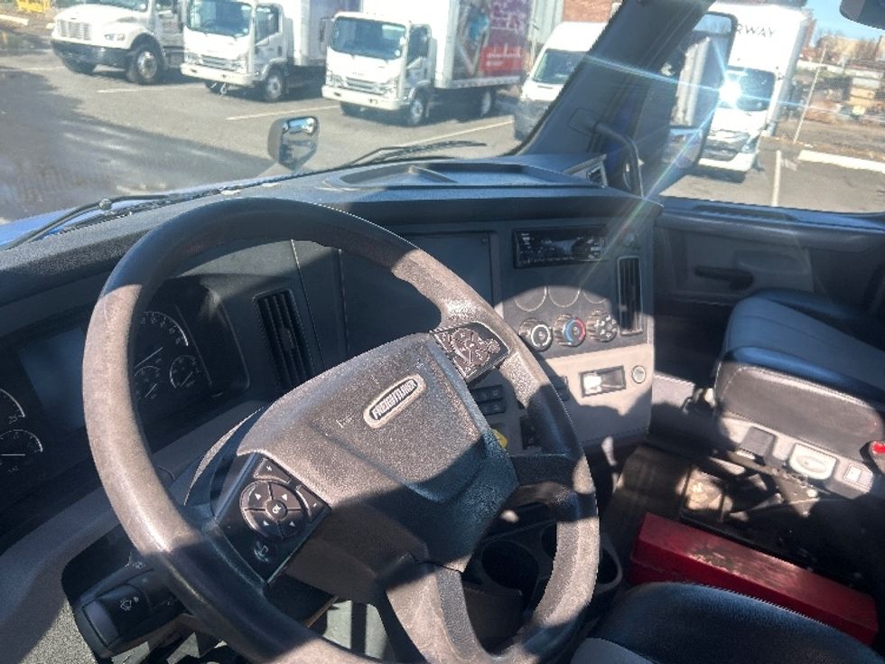 Day Cab Tractor-Heavy Duty Tractors-Freightliner-2019-T11664ST-North Bergen-NJ-128,007\n\t\tmiles-$ 53,750 - Image 10