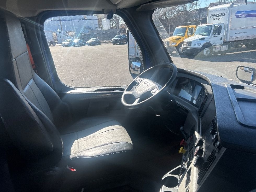 Day Cab Tractor-Heavy Duty Tractors-Freightliner-2019-T11664ST-North Bergen-NJ-128,007\n\t\tmiles-$ 53,750 - Image 14
