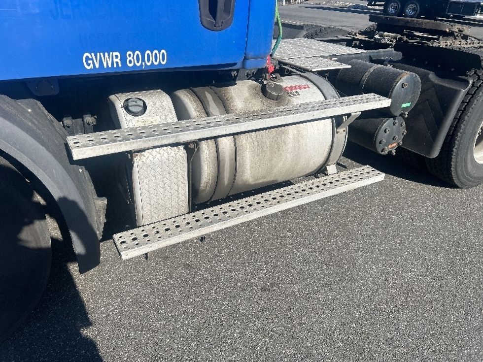 Day Cab Tractor-Heavy Duty Tractors-Freightliner-2019-T11664ST-North Bergen-NJ-128,007\n\t\tmiles-$ 53,750 - Image 17