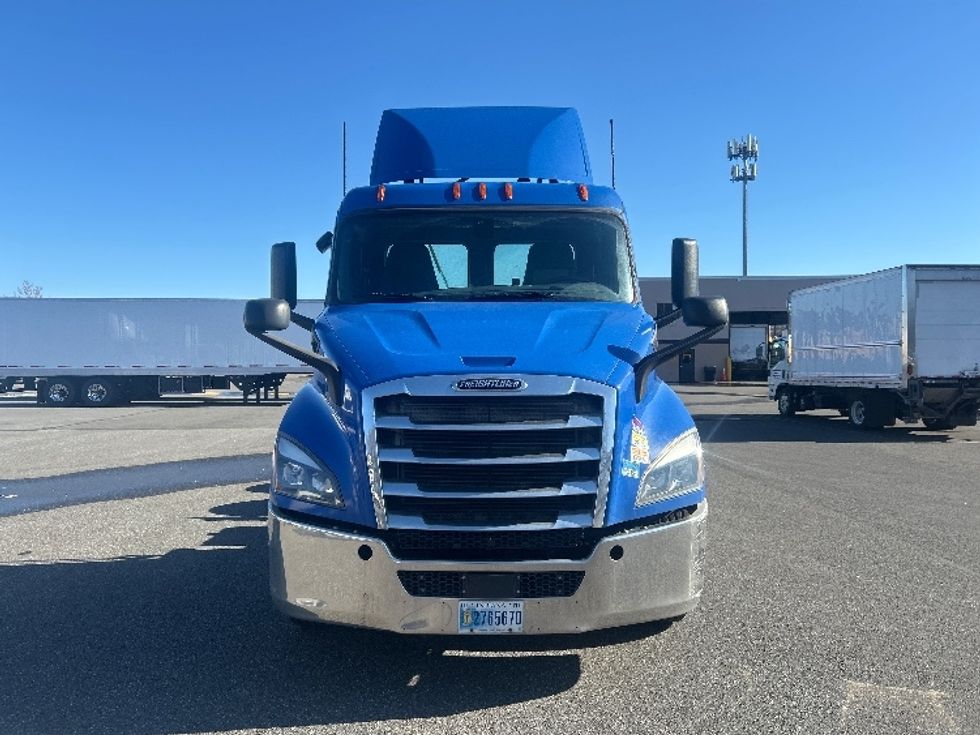 Day Cab Tractor-Heavy Duty Tractors-Freightliner-2019-T11664ST-North Bergen-NJ-128,007\n\t\tmiles-$ 53,750 - Image 2