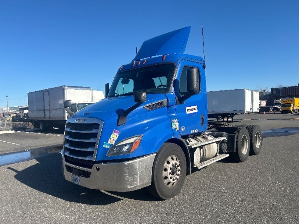 Day Cab Tractor-Heavy Duty Tractors-Freightliner-2019-T11664ST-North Bergen-NJ-128,007\n\t\tmiles-$ 53,750 - Image 3