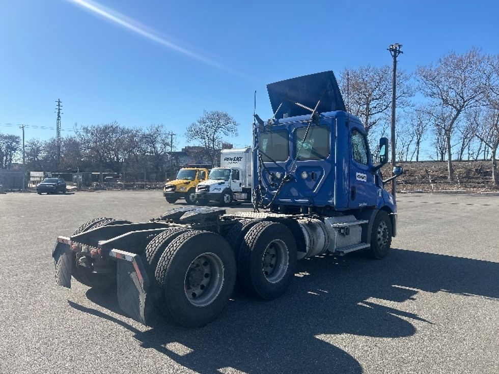 Day Cab Tractor-Heavy Duty Tractors-Freightliner-2019-T11664ST-North Bergen-NJ-128,007\n\t\tmiles-$ 53,750 - Image 7