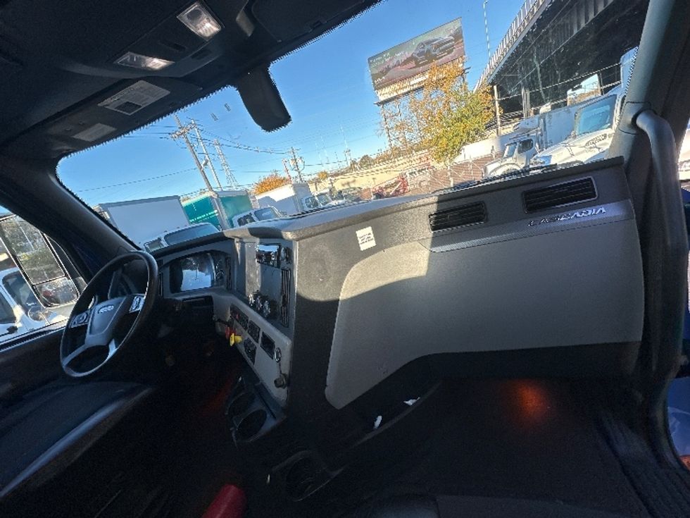 Day Cab Tractor-Heavy Duty Tractors-Freightliner-2019-T11664ST-North Bergen-NJ-162,154\n\t\tmiles-$ 51,750 - Image 13
