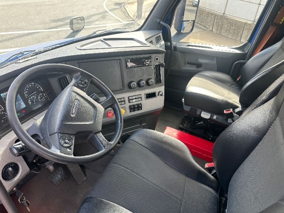 Day Cab Tractor-Heavy Duty Tractors-Freightliner-2019-T11664ST-North Bergen-NJ-165,555\n\t\tmiles-$ 40,000 - Image 10