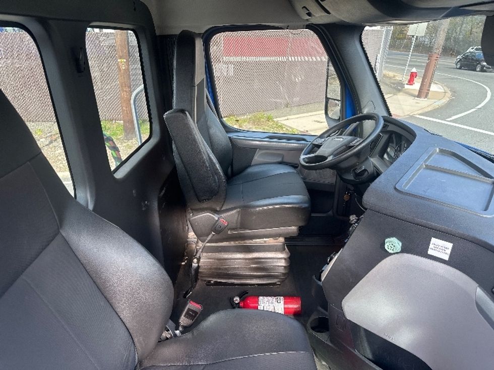 Day Cab Tractor-Heavy Duty Tractors-Freightliner-2019-T11664ST-North Bergen-NJ-165,555\n\t\tmiles-$ 40,000 - Image 14