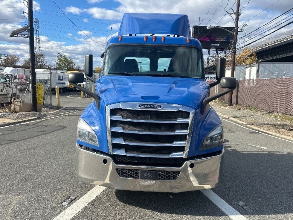 Day Cab Tractor-Heavy Duty Tractors-Freightliner-2019-T11664ST-North Bergen-NJ-165,555\n\t\tmiles-$ 40,000 - Image 2