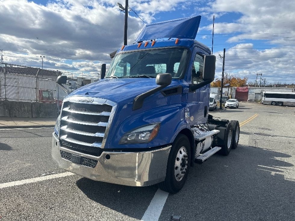 Day Cab Tractor-Heavy Duty Tractors-Freightliner-2019-T11664ST-North Bergen-NJ-165,555\n\t\tmiles-$ 40,000 - Image 3