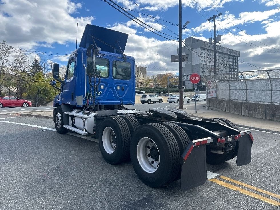 Day Cab Tractor-Heavy Duty Tractors-Freightliner-2019-T11664ST-North Bergen-NJ-165,555\n\t\tmiles-$ 40,000 - Image 5