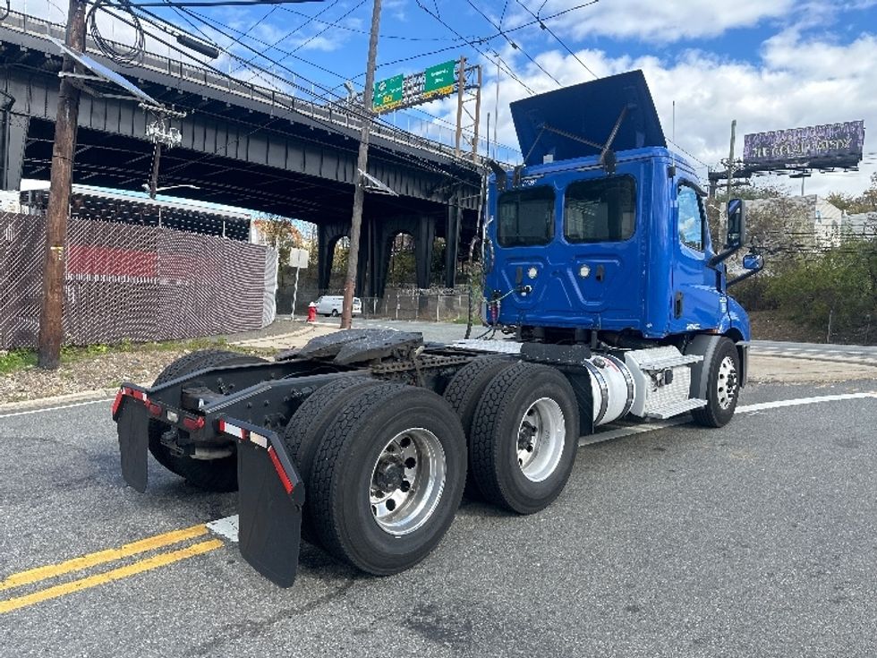 Day Cab Tractor-Heavy Duty Tractors-Freightliner-2019-T11664ST-North Bergen-NJ-165,555\n\t\tmiles-$ 40,000 - Image 7