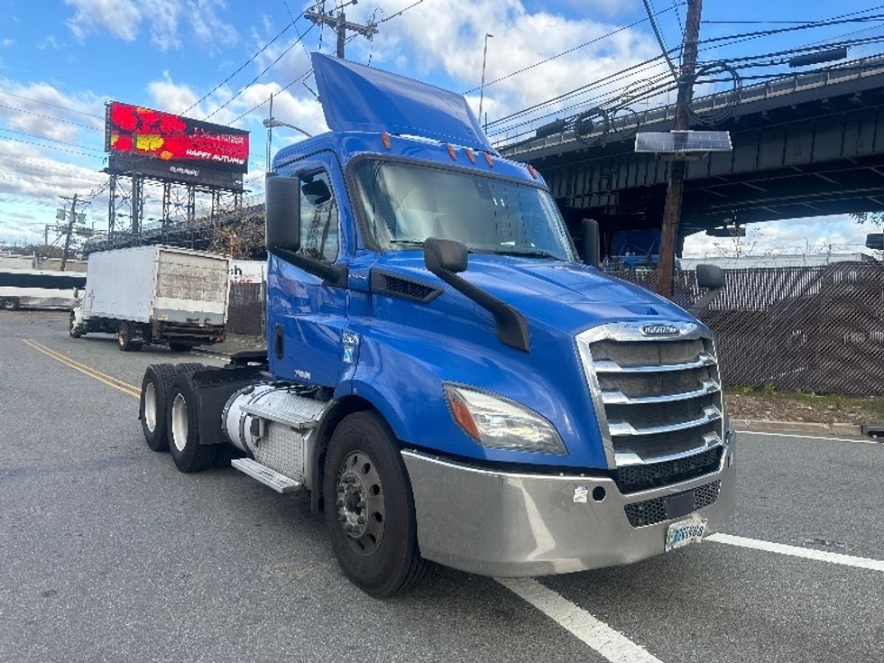 Day Cab Tractor-Heavy Duty Tractors-Freightliner-2019-T11664ST-North Bergen-NJ-258,109\n\t\tmiles-$ 46,500 - Image 1