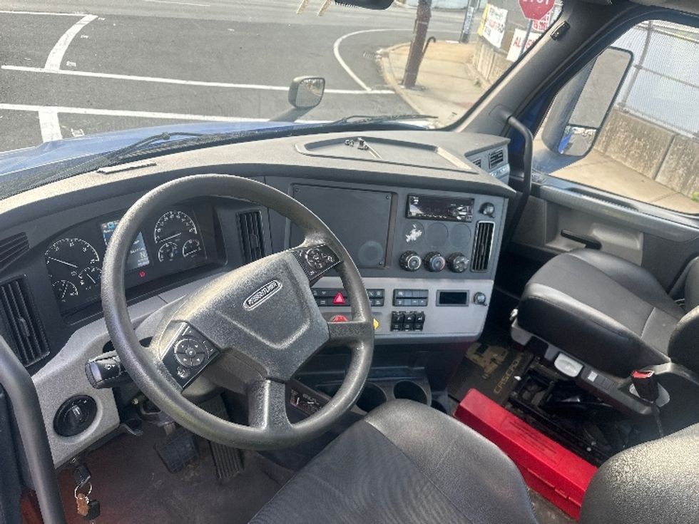 Day Cab Tractor-Heavy Duty Tractors-Freightliner-2019-T11664ST-North Bergen-NJ-258,109\n\t\tmiles-$ 46,500 - Image 10