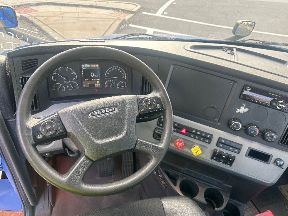 Day Cab Tractor-Heavy Duty Tractors-Freightliner-2019-T11664ST-North Bergen-NJ-258,109\n\t\tmiles-$ 46,500 - Image 11