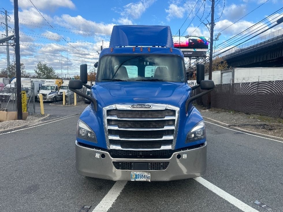 Day Cab Tractor-Heavy Duty Tractors-Freightliner-2019-T11664ST-North Bergen-NJ-258,109\n\t\tmiles-$ 46,500 - Image 2