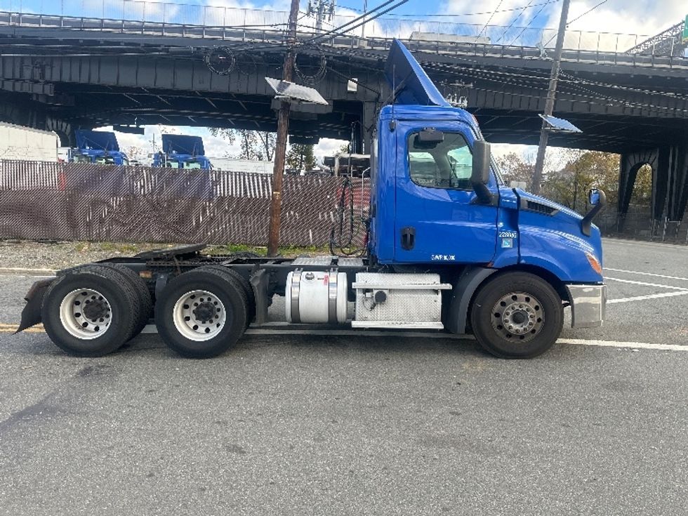 Day Cab Tractor-Heavy Duty Tractors-Freightliner-2019-T11664ST-North Bergen-NJ-258,109\n\t\tmiles-$ 46,500 - Image 8