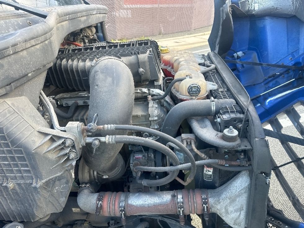 Day Cab Tractor-Heavy Duty Tractors-Freightliner-2019-T11664ST-North Bergen-NJ-262,914\n\t\tmiles-$ 40,500 - Image 15
