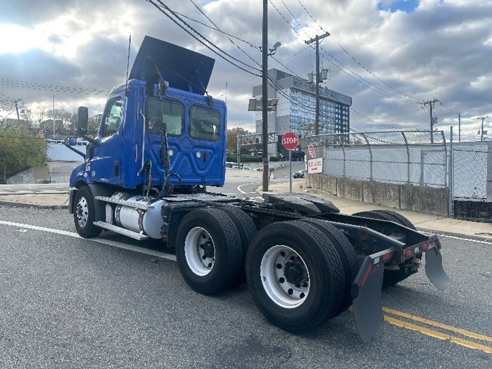 Day Cab Tractor-Heavy Duty Tractors-Freightliner-2019-T11664ST-North Bergen-NJ-262,914\n\t\tmiles-$ 40,500 - Image 5