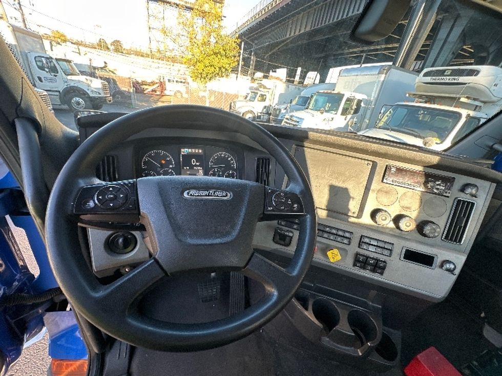 Day Cab Tractor-Heavy Duty Tractors-Freightliner-2019-T11664ST-North Bergen-NJ-40,816\n\t\tmiles-$ 56,500 - Image 11