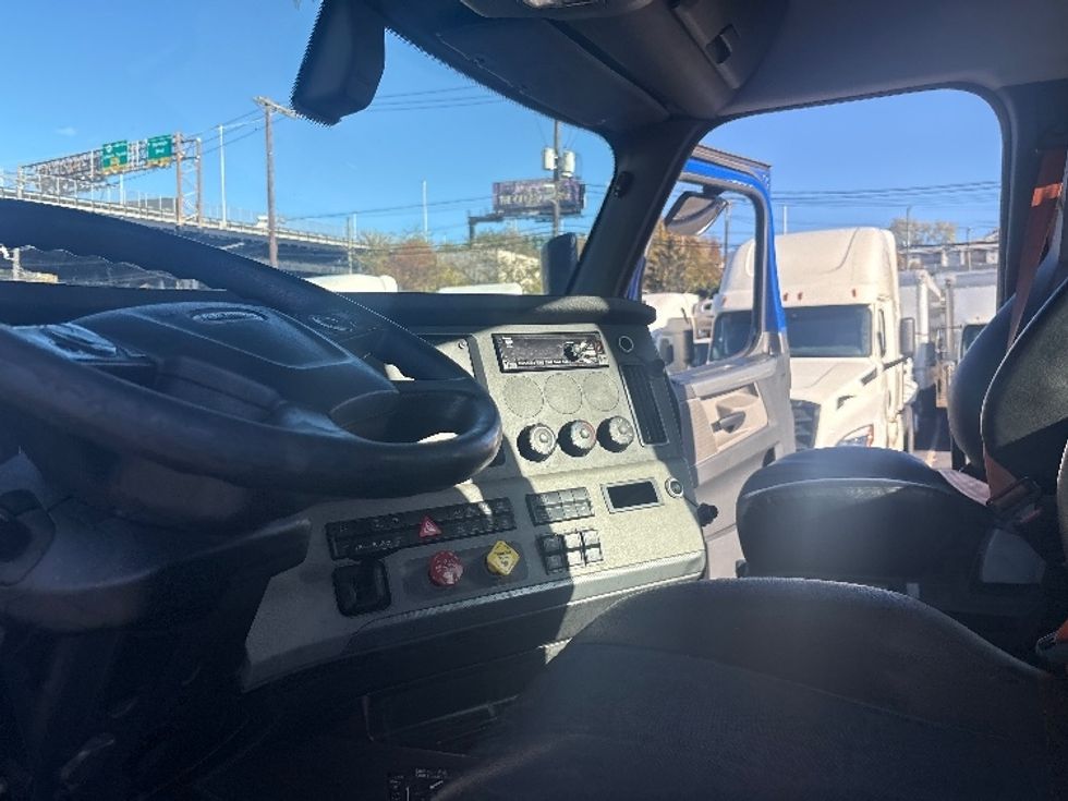 Day Cab Tractor-Heavy Duty Tractors-Freightliner-2019-T11664ST-North Bergen-NJ-62,963\n\t\tmiles-$ 56,500 - Image 10