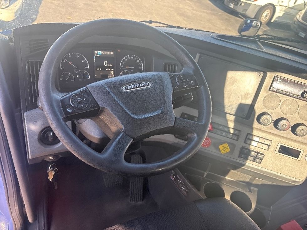 Day Cab Tractor-Heavy Duty Tractors-Freightliner-2019-T11664ST-North Bergen-NJ-62,963\n\t\tmiles-$ 56,500 - Image 11