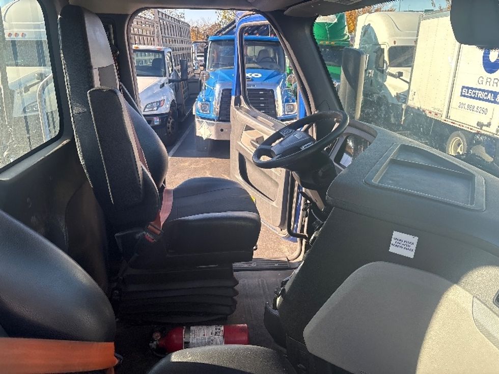 Day Cab Tractor-Heavy Duty Tractors-Freightliner-2019-T11664ST-North Bergen-NJ-62,963\n\t\tmiles-$ 56,500 - Image 14