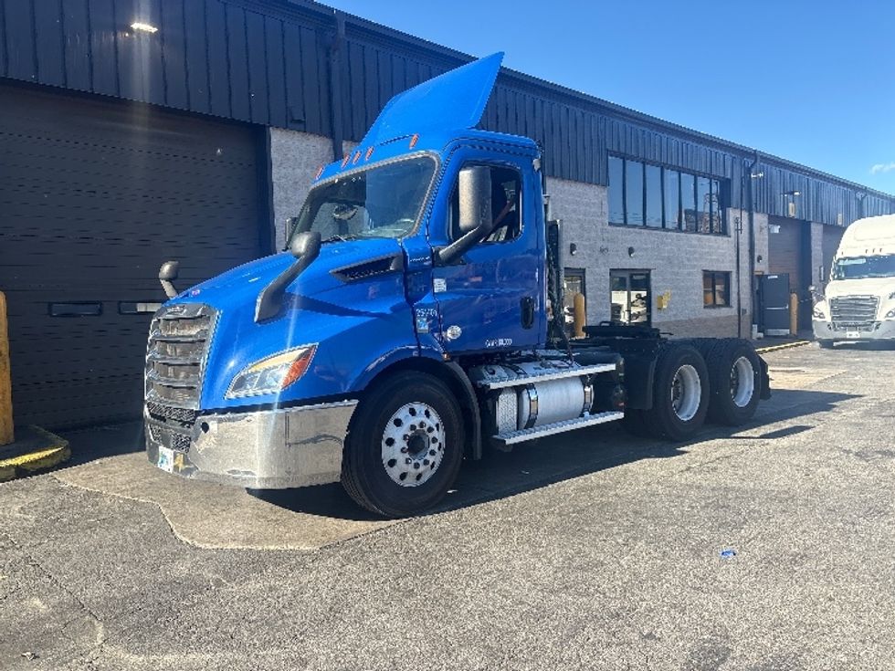 Day Cab Tractor-Heavy Duty Tractors-Freightliner-2019-T11664ST-North Bergen-NJ-62,963\n\t\tmiles-$ 56,500 - Image 3