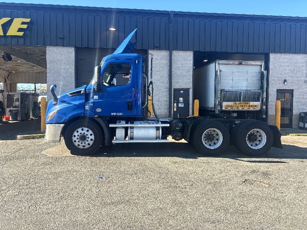 Day Cab Tractor-Heavy Duty Tractors-Freightliner-2019-T11664ST-North Bergen-NJ-62,963\n\t\tmiles-$ 56,500 - Image 4