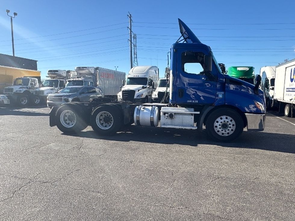 Day Cab Tractor-Heavy Duty Tractors-Freightliner-2019-T11664ST-North Bergen-NJ-62,963\n\t\tmiles-$ 56,500 - Image 8