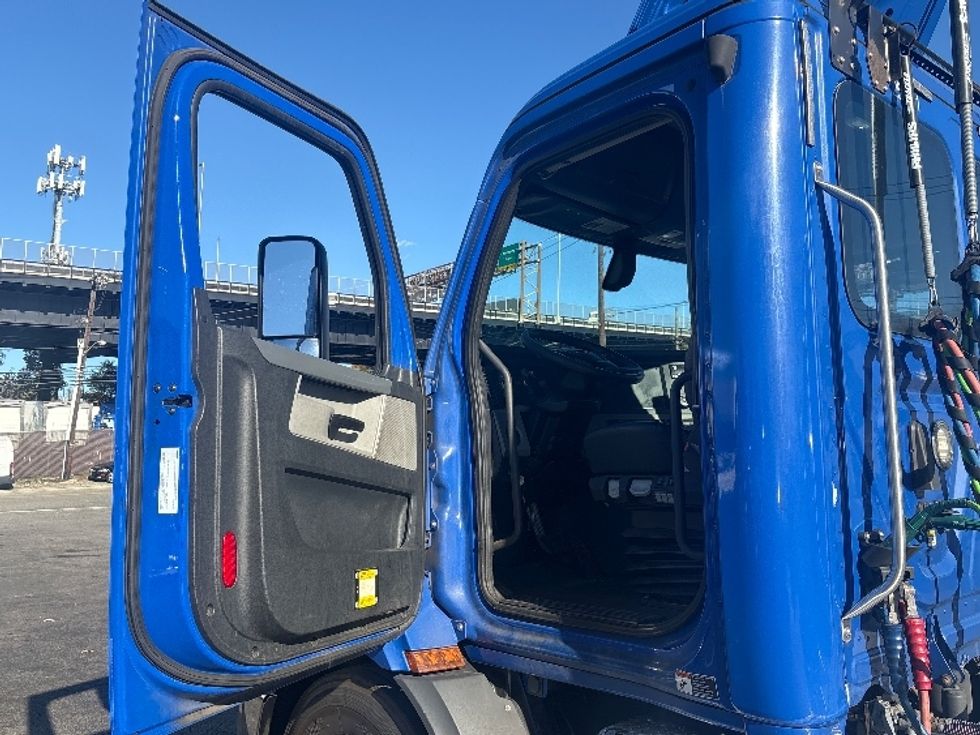 Day Cab Tractor-Heavy Duty Tractors-Freightliner-2019-T11664ST-North Bergen-NJ-62,963\n\t\tmiles-$ 56,500 - Image 9